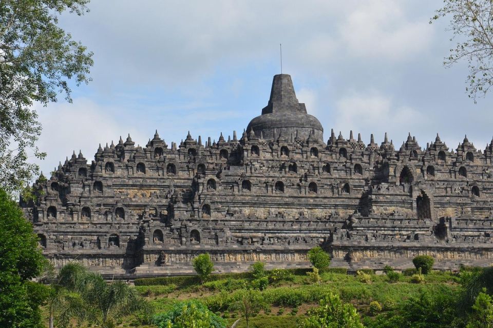 From Semarang Port: Borobudur Temple Excursion Private - Inclusions
