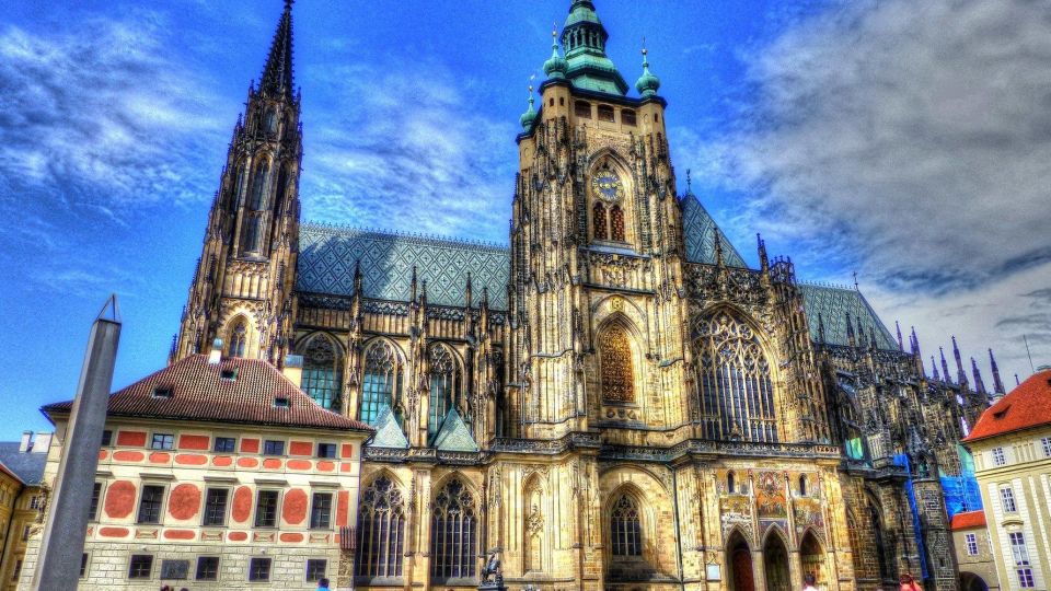 From Vienna: Prague, Kutná Hora, Castle Grand Czech Day Tour - Castle Grand Experience