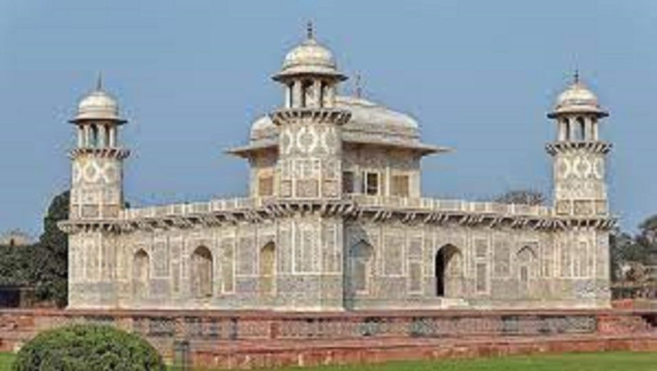 Gatimaan Train Tour: Delhi Agra Delhi With Train Tickets - Inclusions