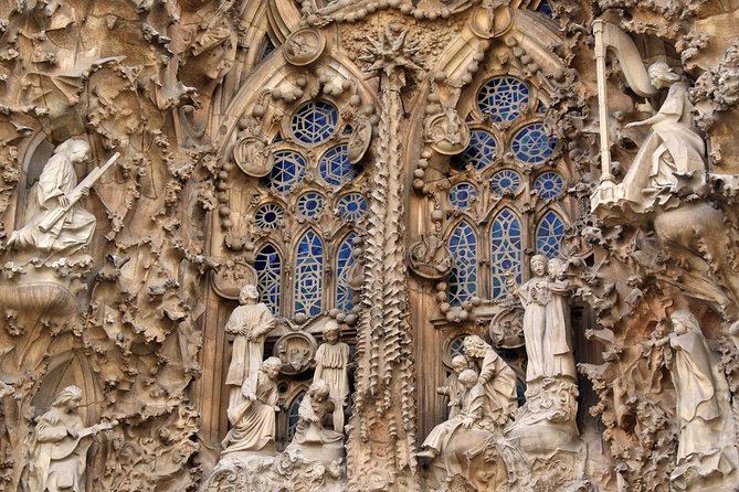 Gothic Quarter Private Tour With Sagrada Familia Skip the Line - Meeting and Pickup Details