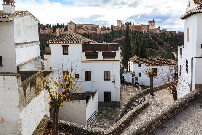 Granada: Sacromonte and Albaycin Neighbourhoods Walking Tour - Common questions