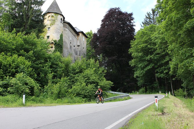 Guided Castle Bike Tour in Klagenfurt Am Wörthersee - Booking Information and Reviews