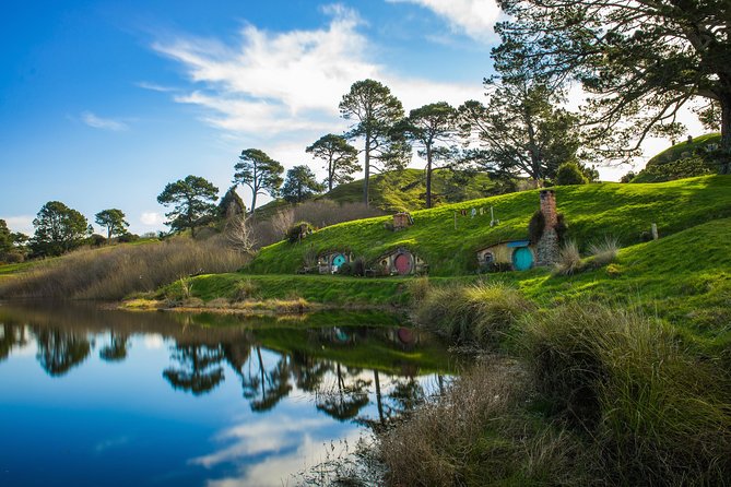 Hobbiton Movie Set and Waitomo Glowworm Caves Guided Day Trip From Auckland - Unforgettable Tour Experience