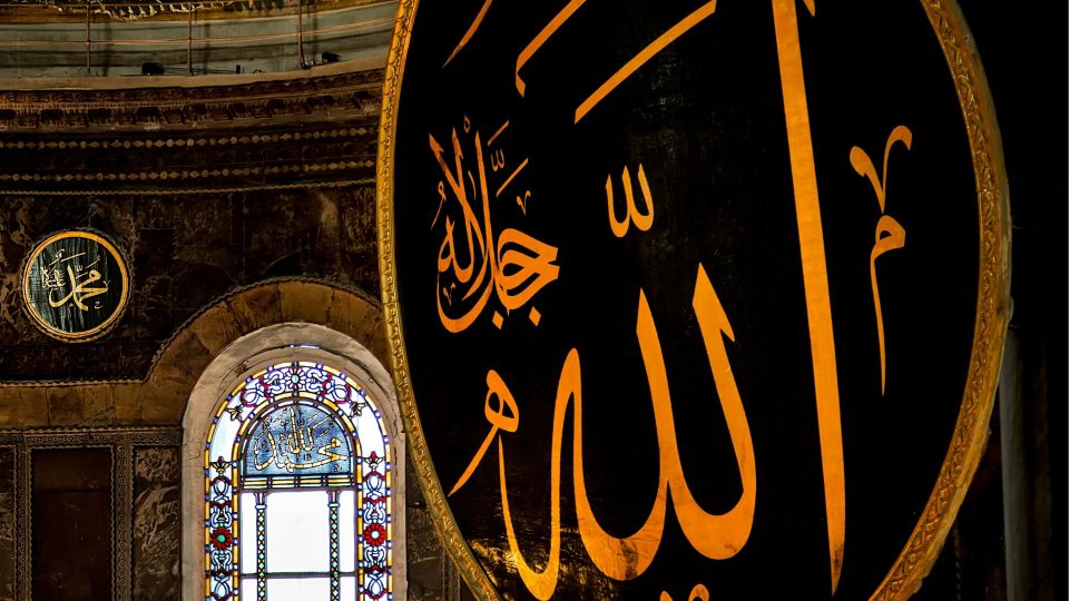 Istanbul's Popular Duo: Hagia Sophia & Topkapı Palace - Attire Guidelines