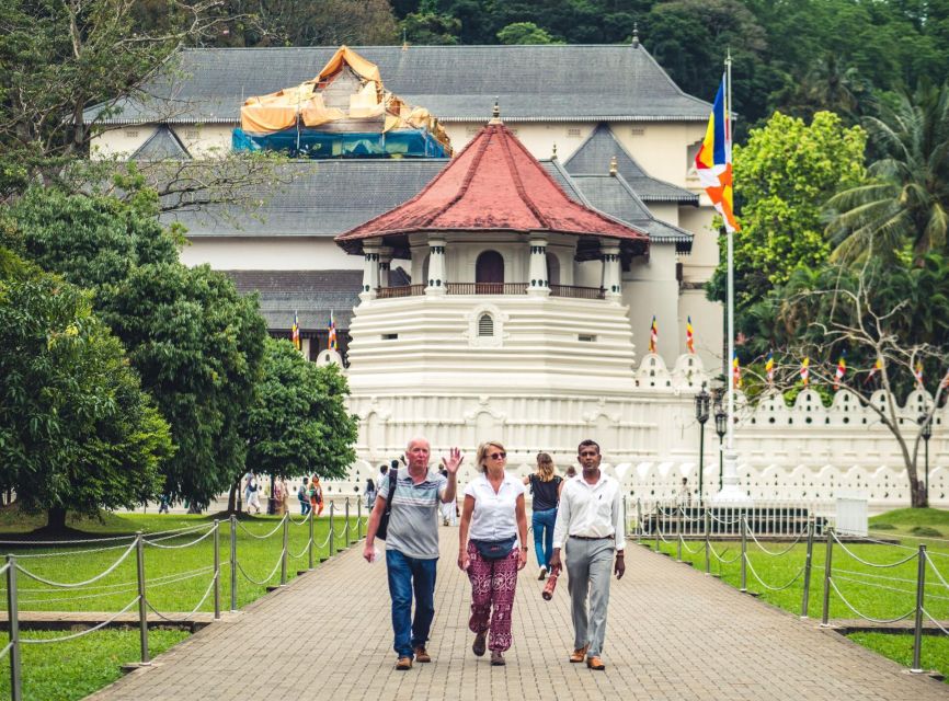 Kandy: Private Guided City Tours by Tuk Tuk Sightseeing Tour - Temple of the Tooth Visit
