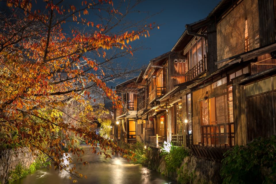 Kyoto: Gion District Guided Walking Tour at Night With Snack - Experience Highlights and Insights