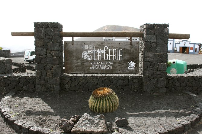 Lanzarote Grand Tour With Timanfaya and Jameos Del Agua - Tour Highlights