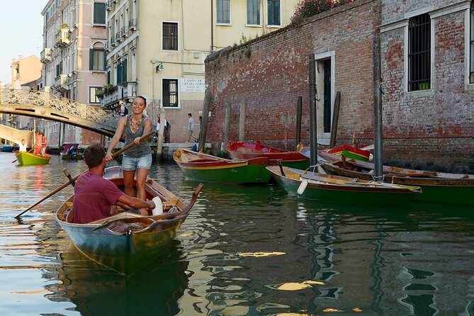 Learn to Row in the Canals of Venice - Common questions