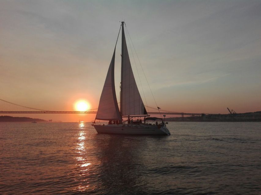 Lisbon: New Year's Eve Tagus River Cruise With Open Bar - Commerce Square, Lisbon