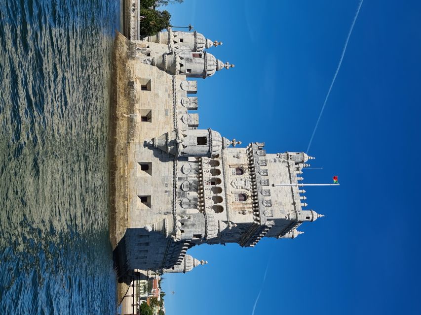 Lisbon: Private Sailing Sightseeing Tour With Locals - Review Summary