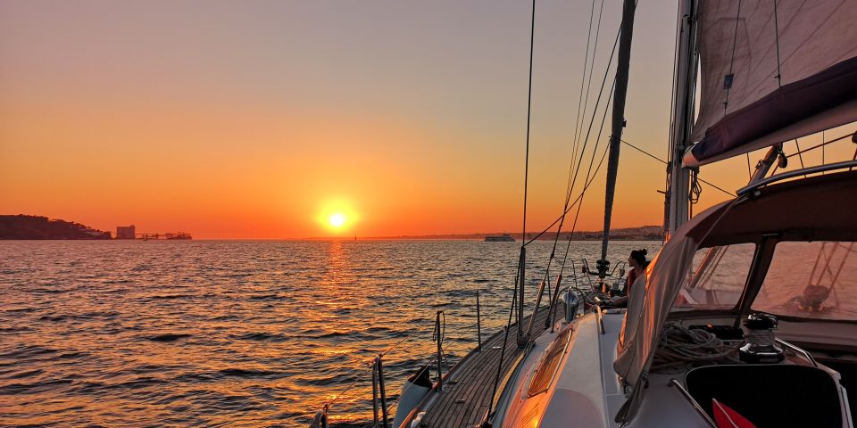 Lisbon: Private Yacht Tour Along Coast and Sunset Views - Sunset Yacht Tour Itinerary