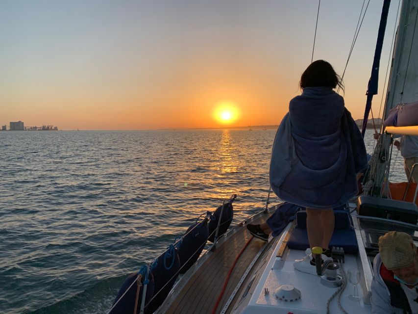 Lisbon: Sunset Sailing Cruise With Wine - Review Summary