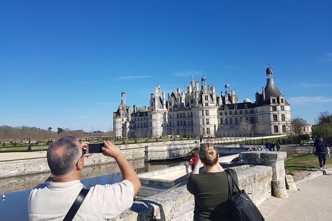 Loire Valley Day Tour Chambord and Chenonceau Plus Lunch at a Private Castle - Exclusive Group Lunch Experience