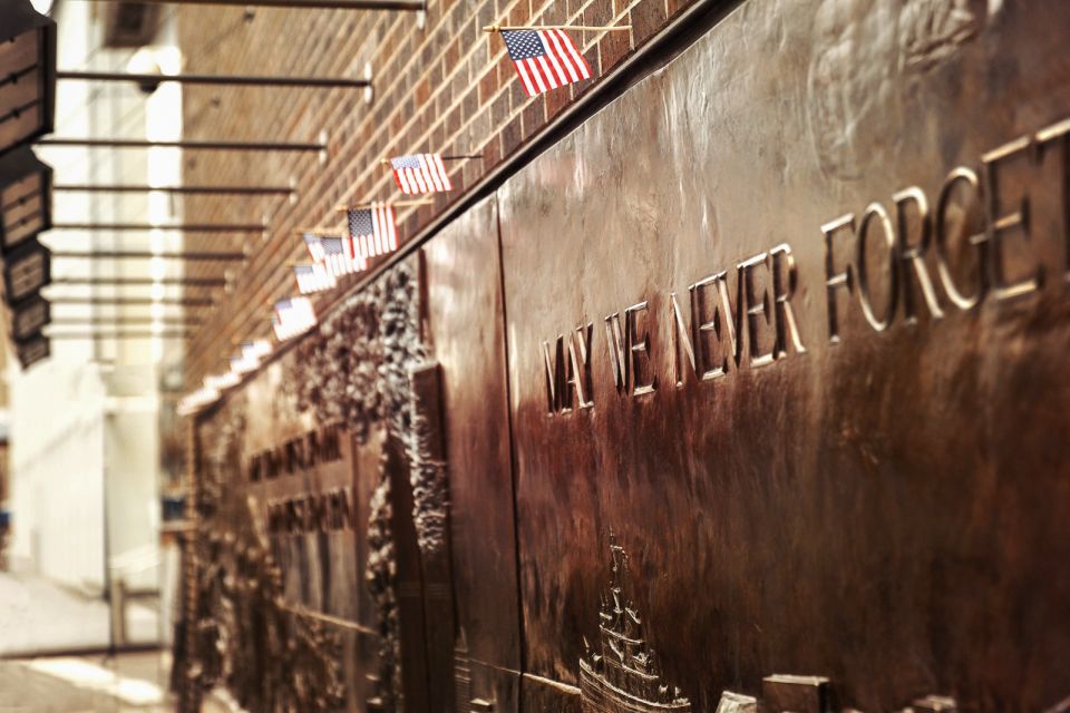 Lower Manhattan Tour: Wall Street & 9/11 Memorial - Meeting Point Information