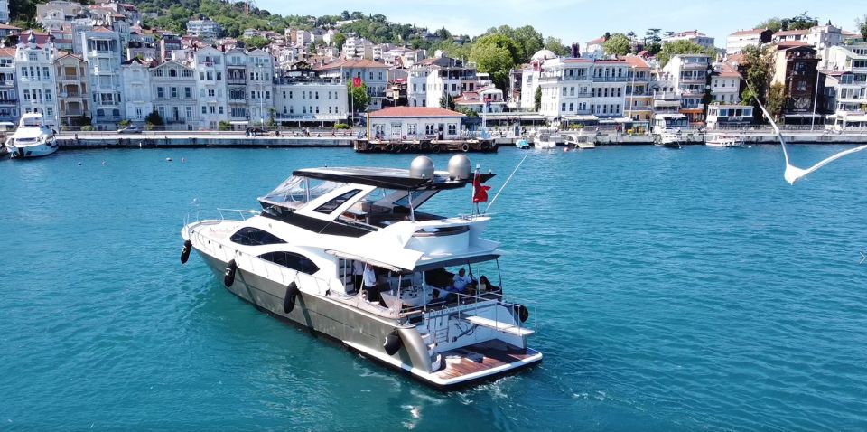 Luxury Private Yacht Rental - Location and Activity Details