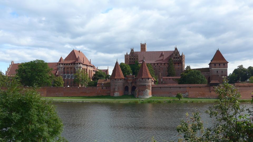 Malbork Castle Tour: 6-Hour Private Tour - Review Summary and Traveler Feedback