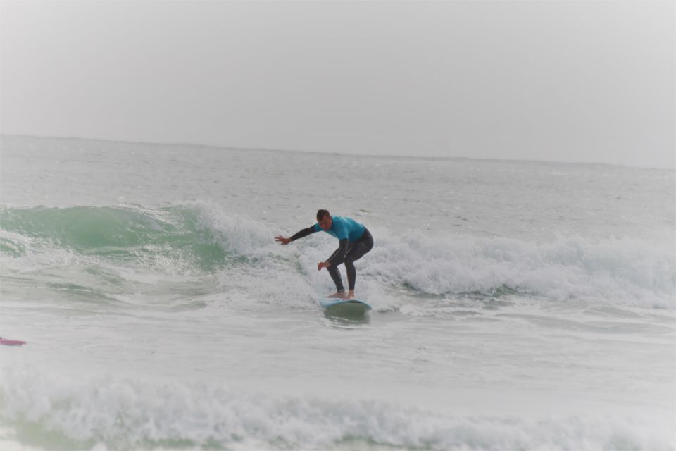 Matosinhos: Surfing Lesson With Equipment - Instruction Quality