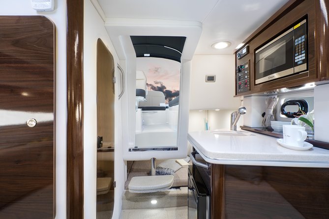 Motor Yacht (2020)Luxury Private Cruise Around Santorini - Pick-Up Details