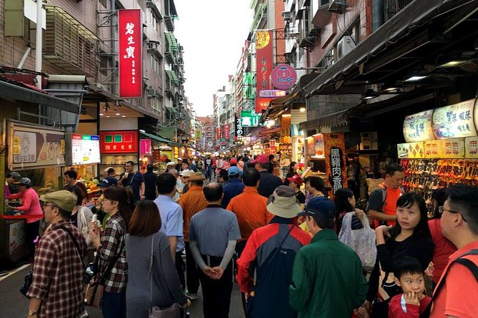 N114 Palace Museum Yangmingshan National Park Tamsui Old Street Taipei Day Tour (10h) - Local Cuisine Sampling