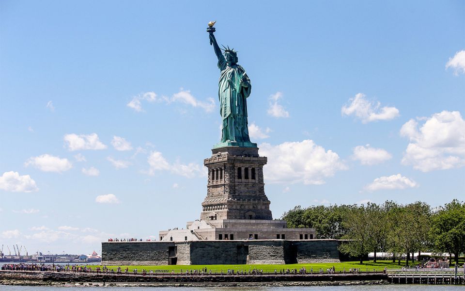 NYC: Ellis Island Private Tour With Liberty Island Access - Review Summary