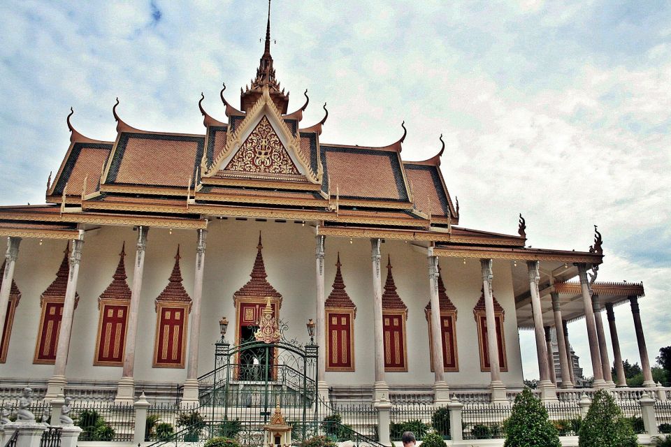 One Day Private Guide Tour History in Phnom Penh - Monuments and Landmarks