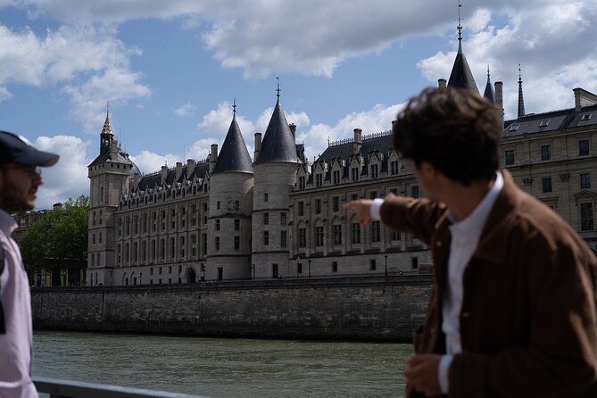 Paris Halloween Walking Tour Through the Dark Secrets - Ghostly Encounters