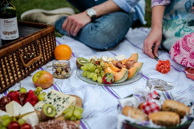 Parisian Romantic Picnic - Common questions