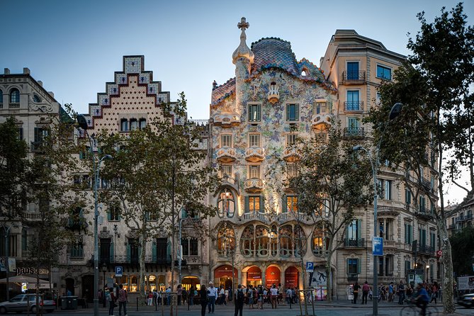 Park Guell & Sagrada Familia Private Tour With Hotel Pick-Up - Viator Information