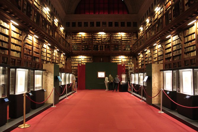 Pinacoteca Ambrosiana and Da Vincis Codex Atlanticus Admission in Milan - Visitor Experience and Location