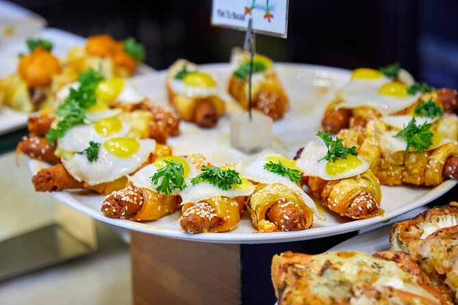 Pintxos Tasting in Bilbao Small Group or Private Walking Tour - Guide and Group Experience