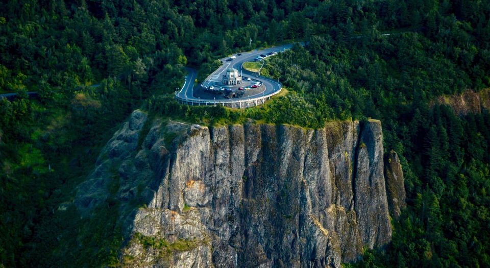 Portland: Columbia Gorge Waterfalls 40-Minute Scenic Flight - Parking Information