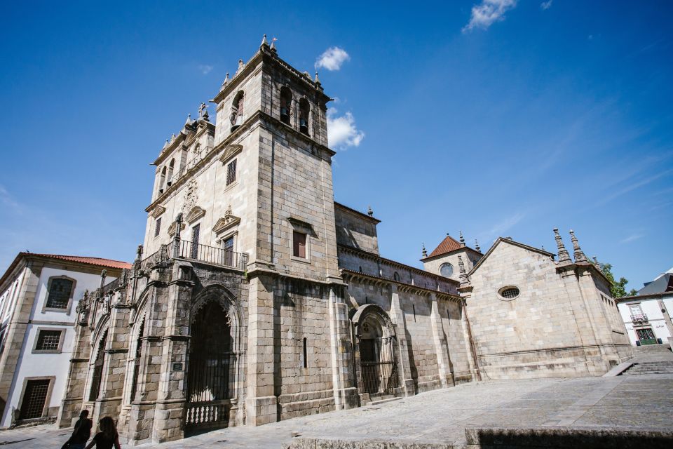 Porto: Guimarães & Braga Tour With Entry Tickets and Lunch - Tour Highlights