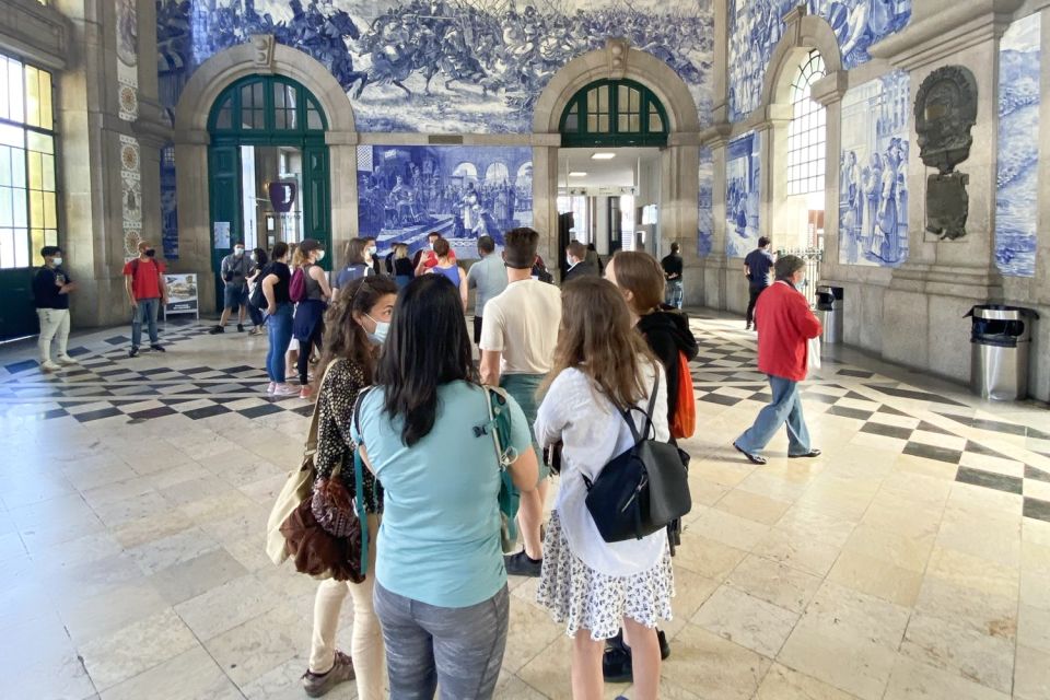 Porto: Historical Center Walking Tour - Reservation Details