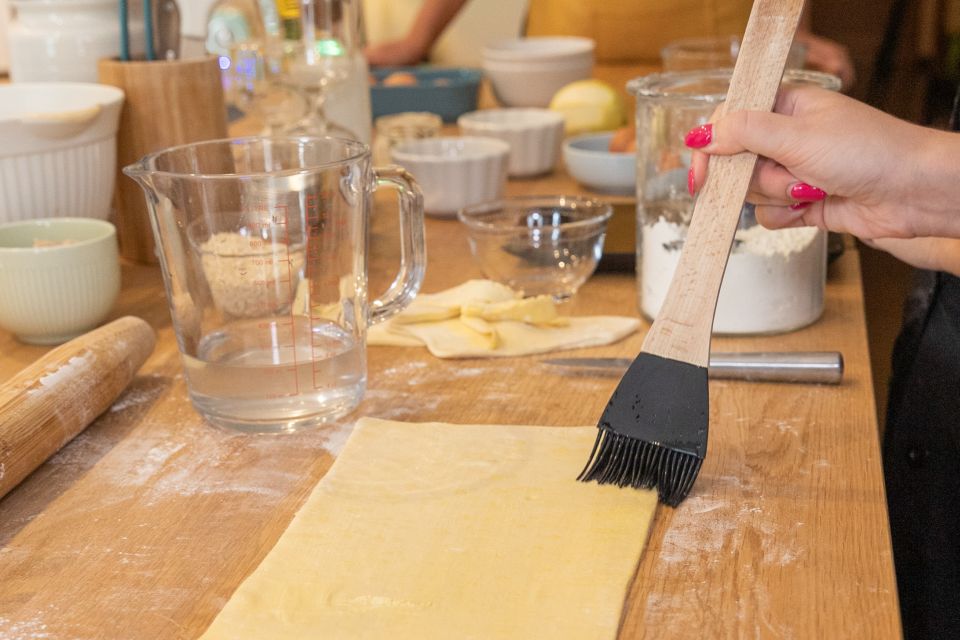 Porto: Pastel De Nata Cooking Class With Grandma's Recipe - Indulge in Delicious Pastries and Drinks