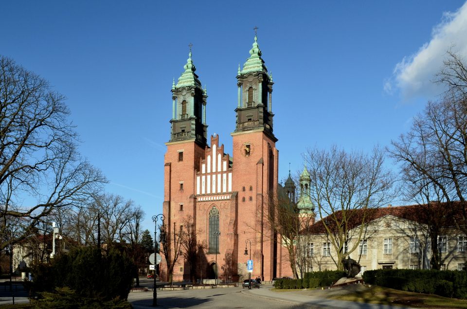 Poznan: Srodka District and Cathedral Island Private Walking - Meeting Point Details