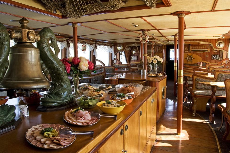 Prague: 2-Hour Lunch Cruise on the Vltava River - Customer Reviews