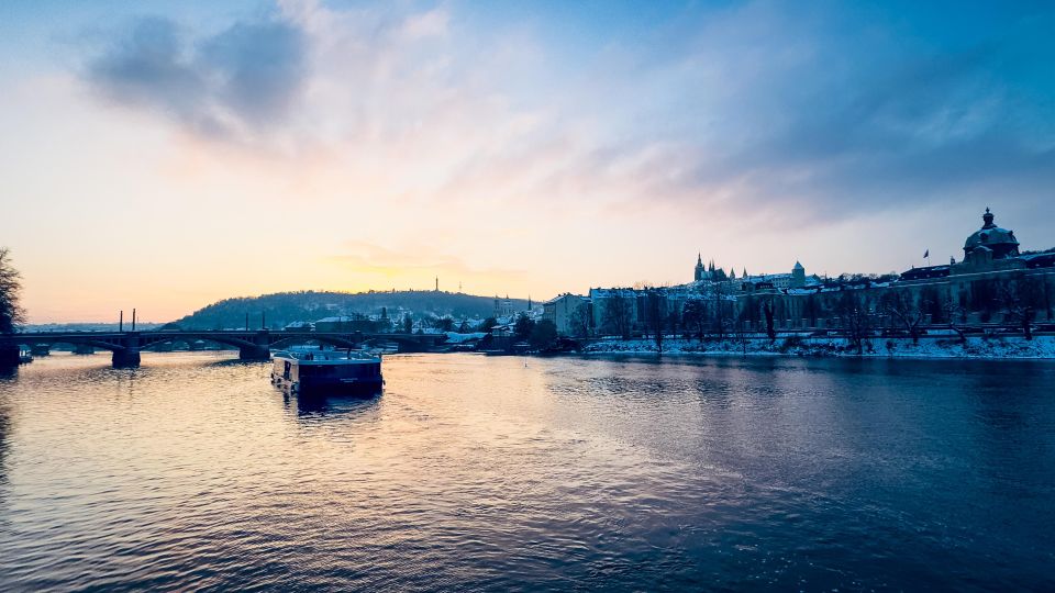 Prague: 50-Minute Sightseeing Evening Cruise - Starting Location