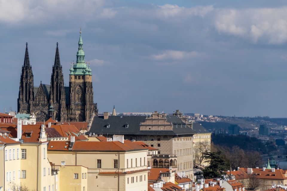 Prague: Castle Grounds & Highlights Walking Tour - Experience Highlights