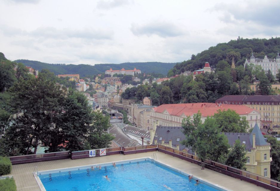 Prague: Karlovy Vary Tour With Lunch and Moser Museum Visit - Itinerary