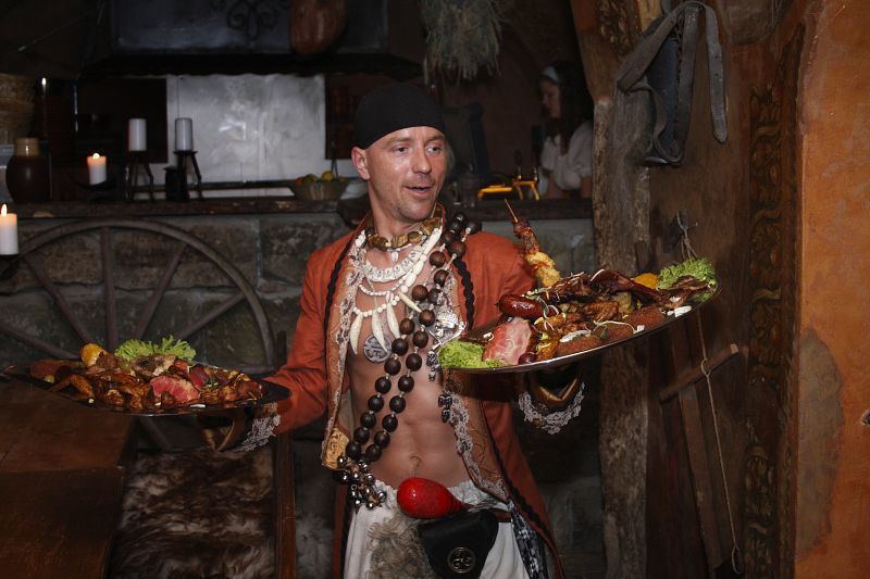 Prague: Medieval Dinner With Transfers - Review Highlights