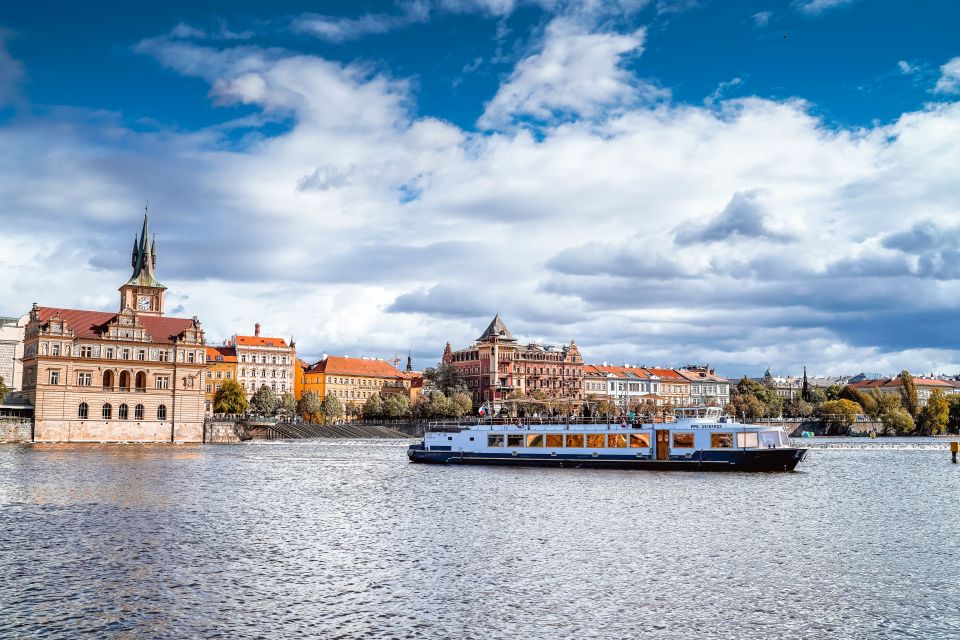 Prague: Vltava River Sightseeing Cruise - Review Summary