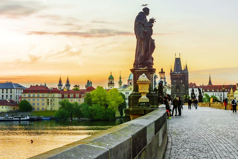 Prague: Walking Tour & Virtual Reality Experience - Customer Review