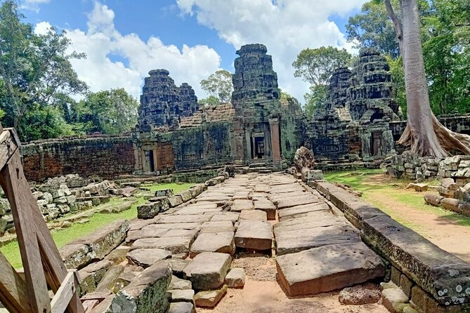 Private Angkor Wat Guided Sunset Tour - Itinerary Highlights: Phnom Bakheng Visit