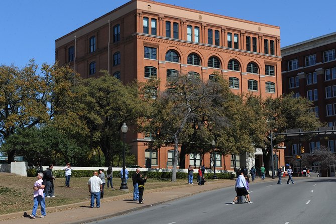 Private JFK Bus Tour With Oswald Rooming House - Tour Experience