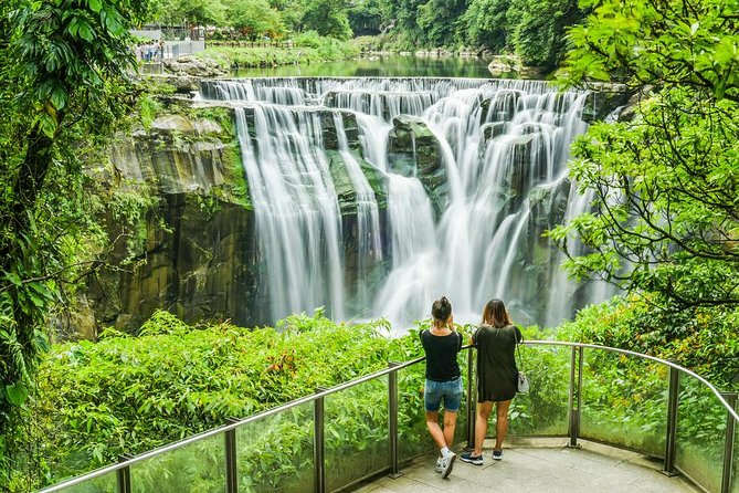 Private Jiufen & Pingxi Day Tour With English-Speaking Guide - Highlights of the Tour