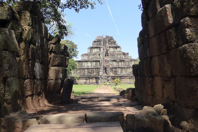 Private Preah Vihear and 2 Temples Guided Tour - Safety and Guidelines