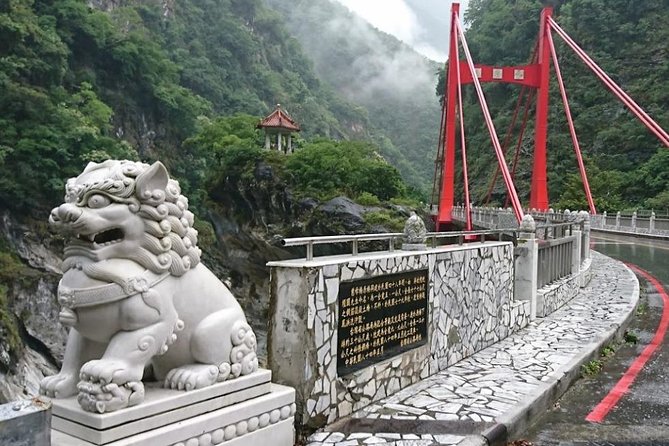 Private Taroko Gorge National Park Day Tour - Landscape Exploration and Guide Experience