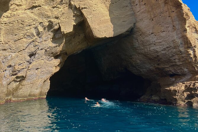 Procida Island Tour by Boat 2h 15m With Swimming and Underwater Photos - Questions