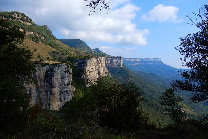 Pyrenees Medieval Village Hike From Barcelona - Tour Experience