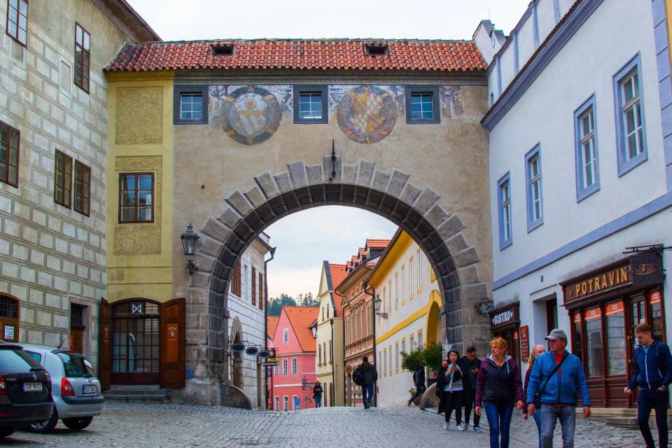 Romantic Whispers of Český Krumlov - Discovering Romantic History in Castle